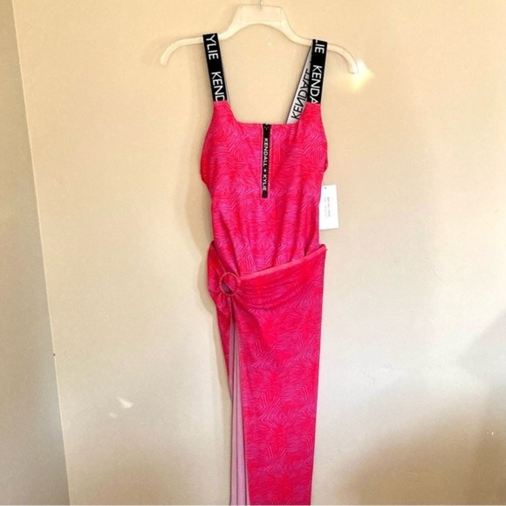 NWT Kendall + Kylie Branded One Piece Zip Swimsuit and Sarong Cover-up Size XL